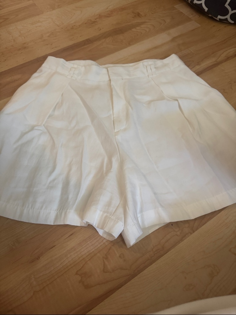 Zara White High-Waist Pleated Women's Shorts